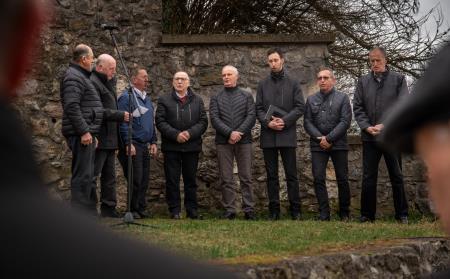 Ljudski pevci, Srednja vas